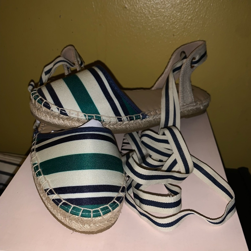 Flat espadrilles